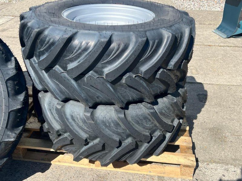 BKT 405/70 R20 4x Kompletträder