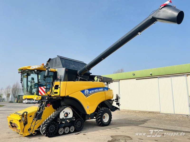 New Holland CR8080