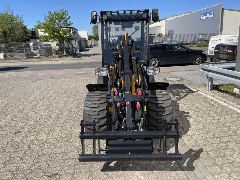 JCB 403 AGRI Smart
