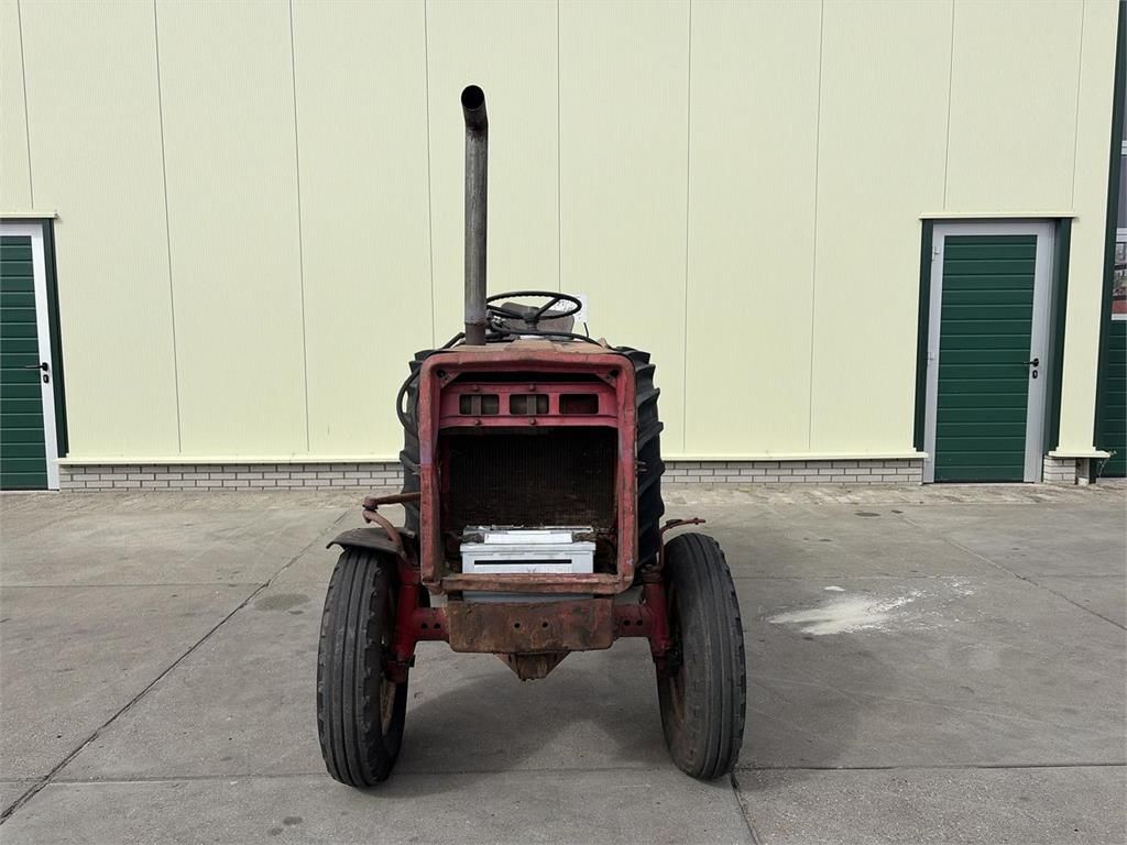 International 633 Smalspoortractor