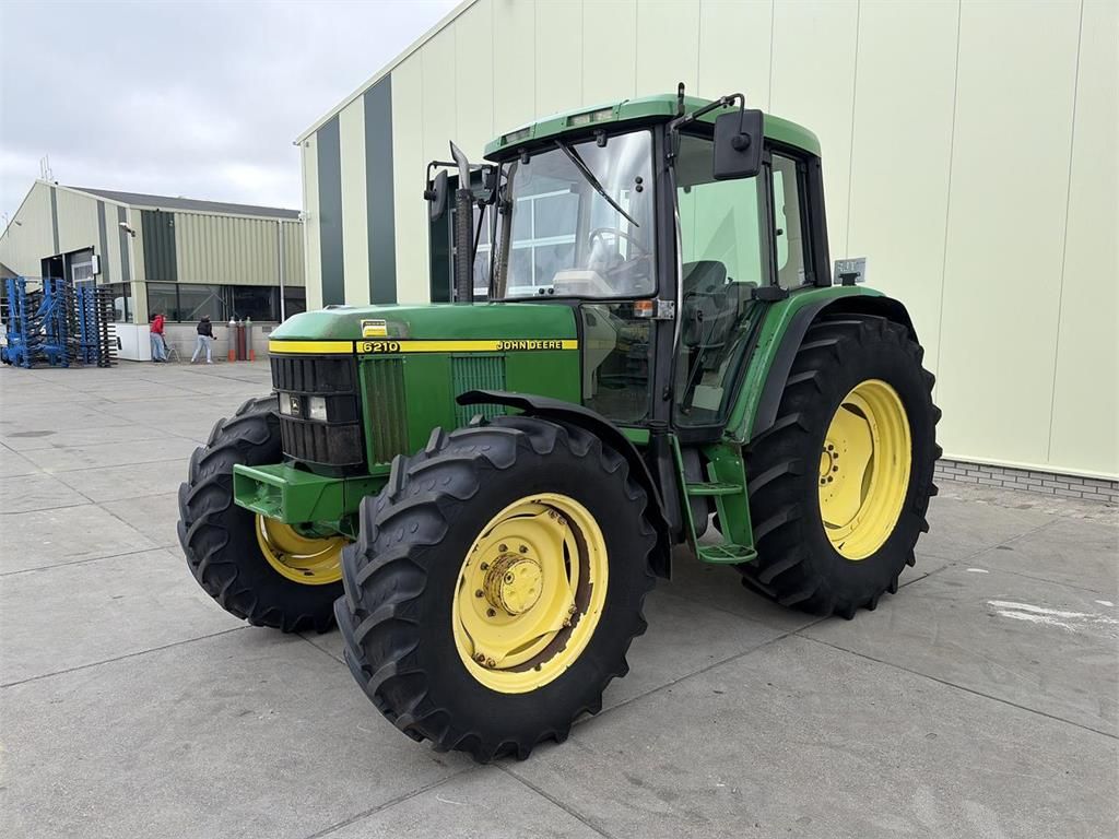 John Deere 6210