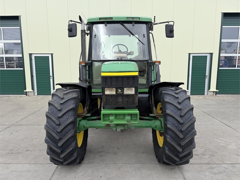 John Deere 6210
