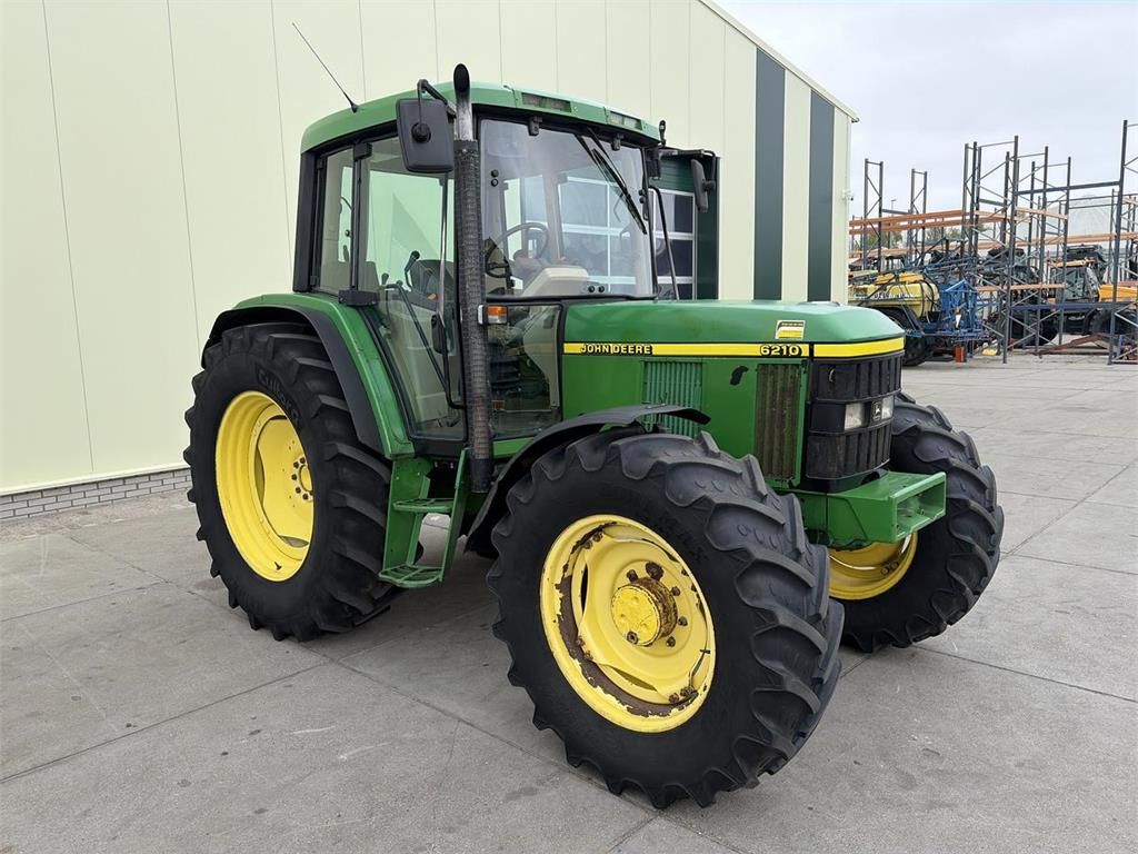 John Deere 6210
