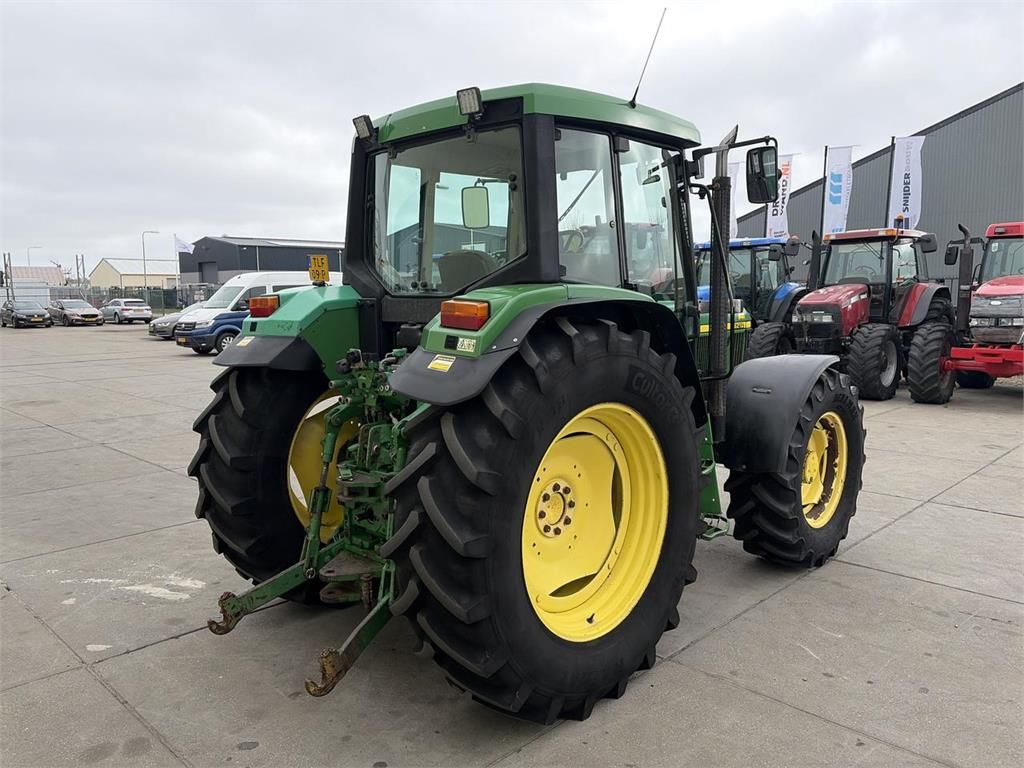 John Deere 6210
