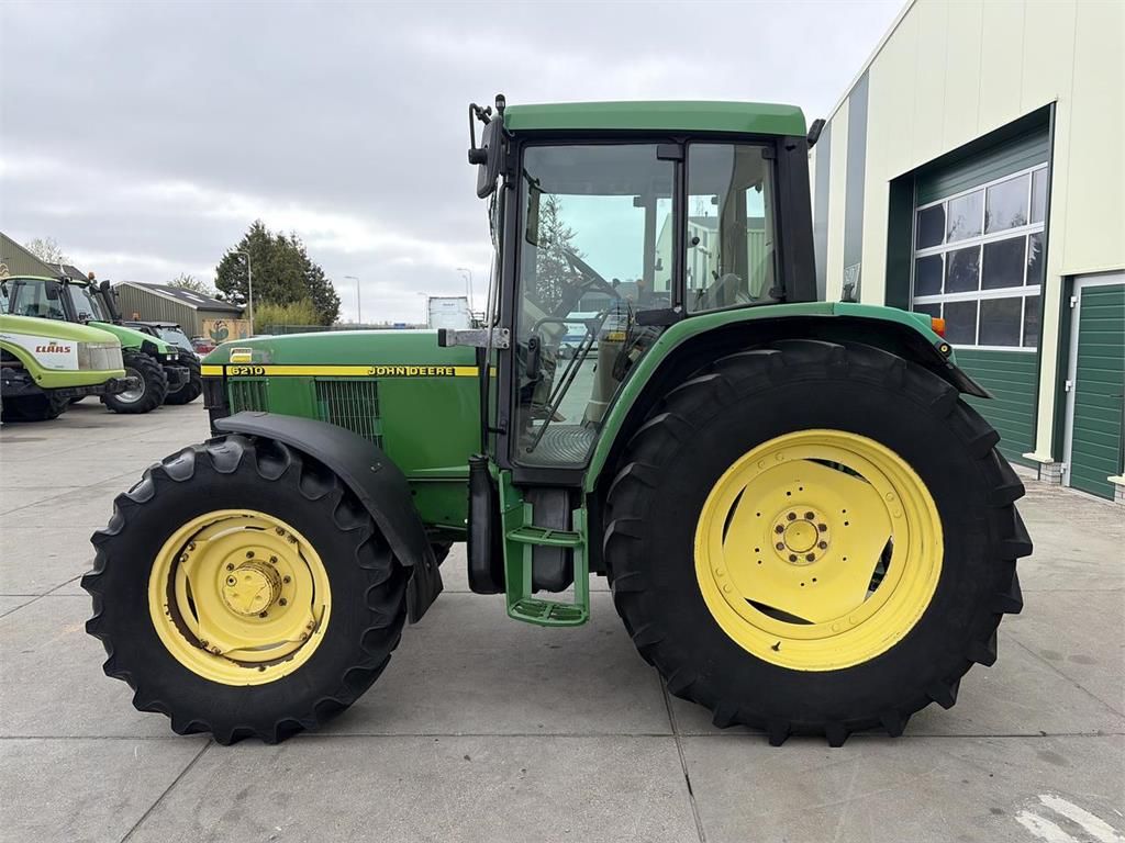 John Deere 6210