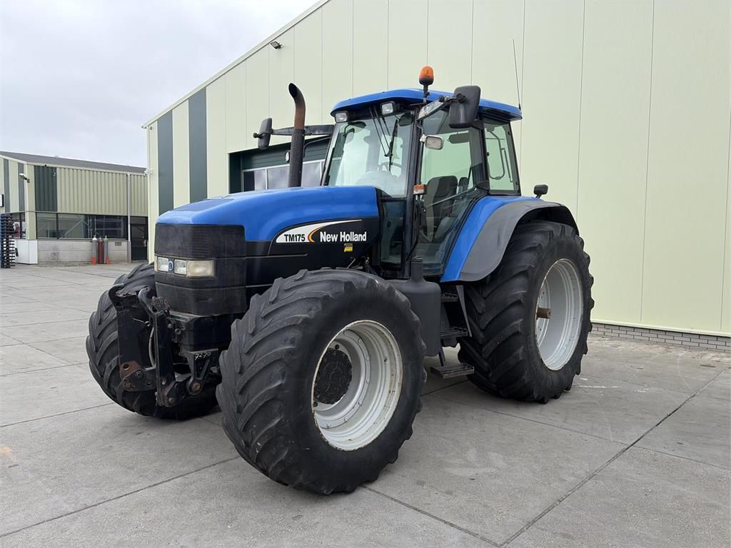 New Holland TM175