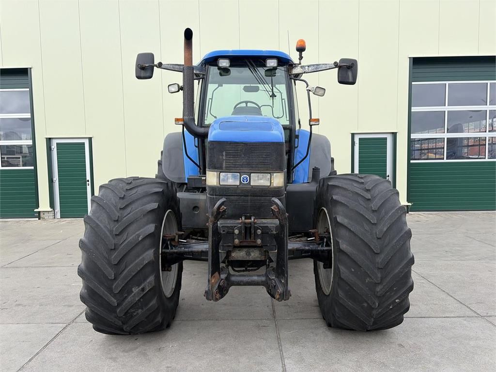 New Holland TM175