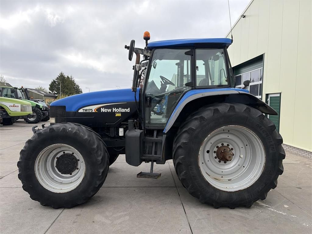 New Holland TM175