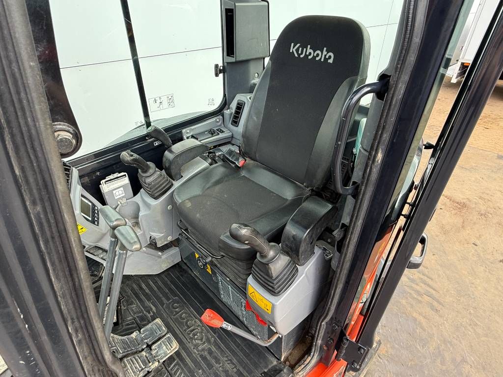 Kubota KX037-4 - Hammer Lines / Quick Coupler