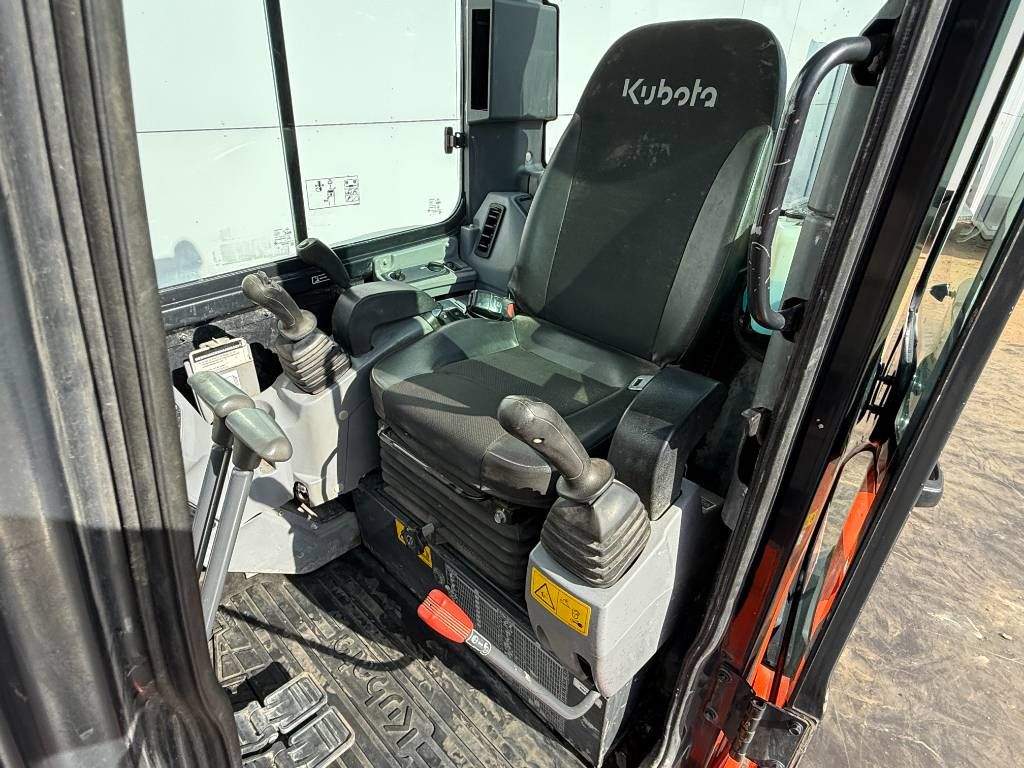 Kubota KX037-4 - Hammer Lines / Quick Coupler