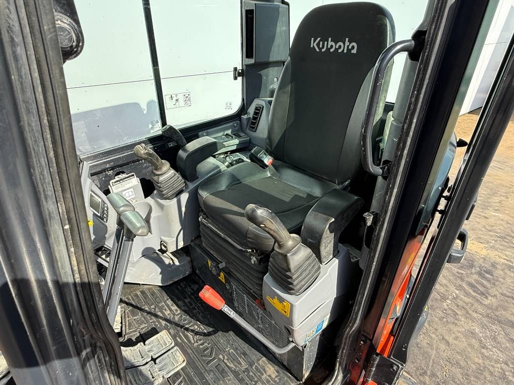 Kubota KX037-4 - Hammer Lines / Quick Coupler