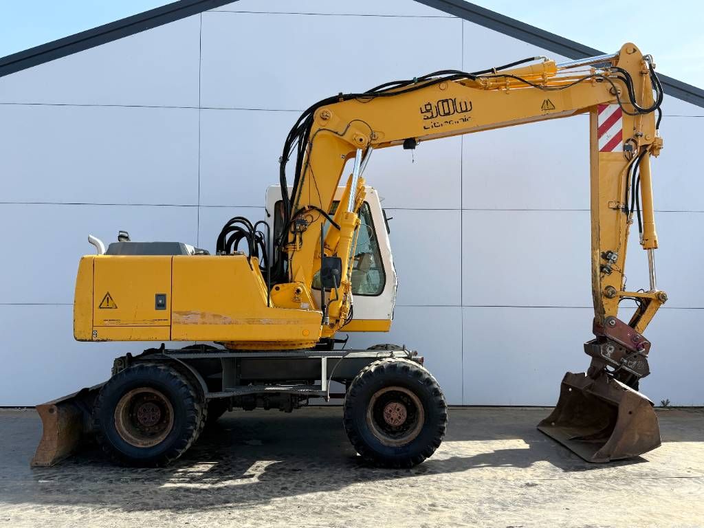 Liebherr A900B Litronic - Triple boom / Extra attachments!