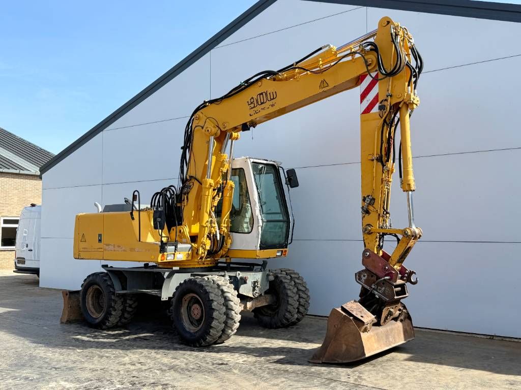 Liebherr A900B Litronic - Triple boom / Extra attachments!