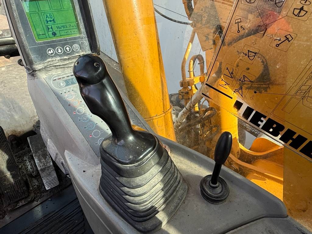 Liebherr A900B Litronic - Triple boom / Extra attachments!