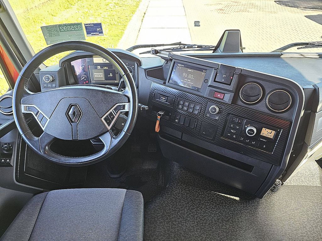 RENAULT T 520