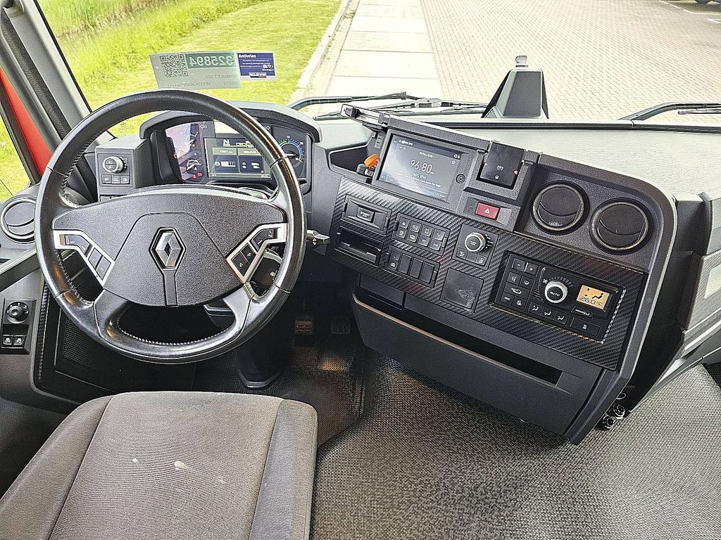 RENAULT T 520