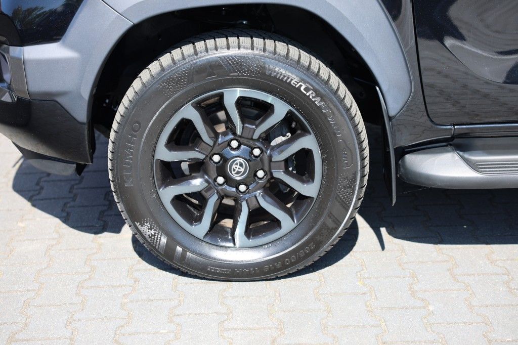 Toyota Hilux 2.8 D-4D DUBBEL CABINE INVINCIBLE A/T 4WD 2 ZITS VAN