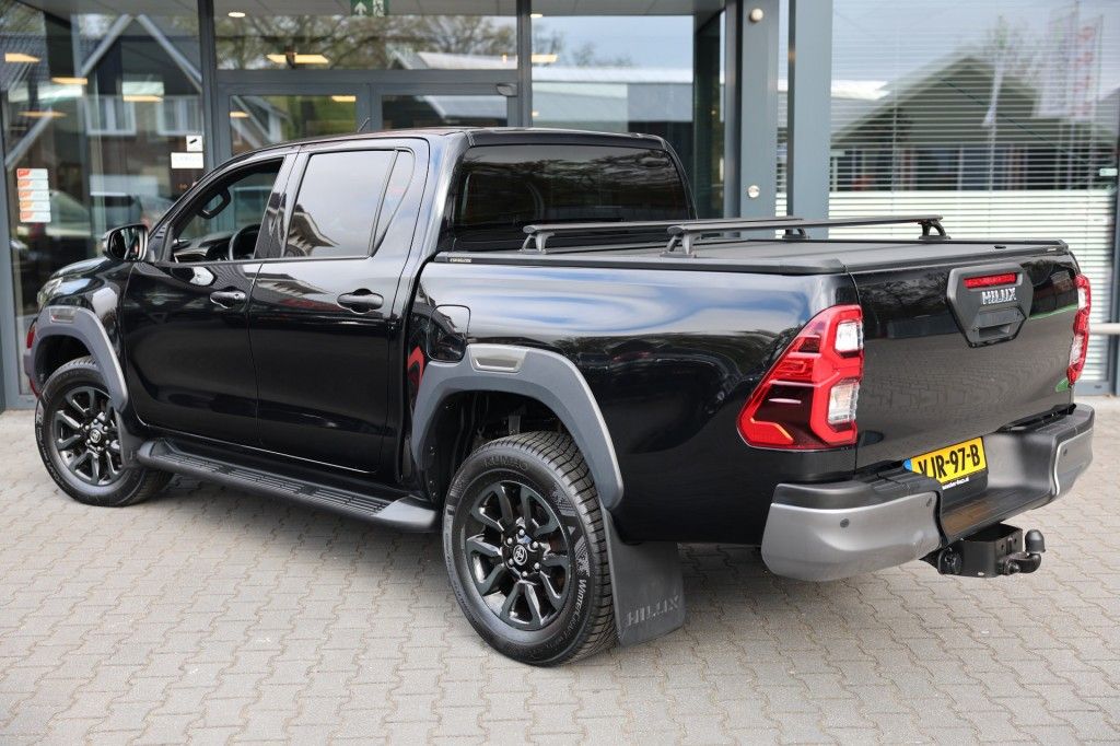 Toyota Hilux 2.8 D-4D DUBBEL CABINE INVINCIBLE A/T 4WD 2 ZITS VAN