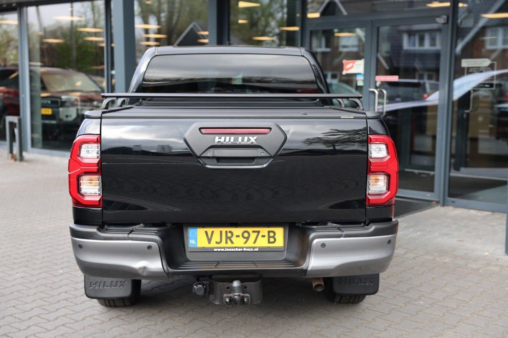 Toyota Hilux 2.8 D-4D DUBBEL CABINE INVINCIBLE A/T 4WD 2 ZITS VAN