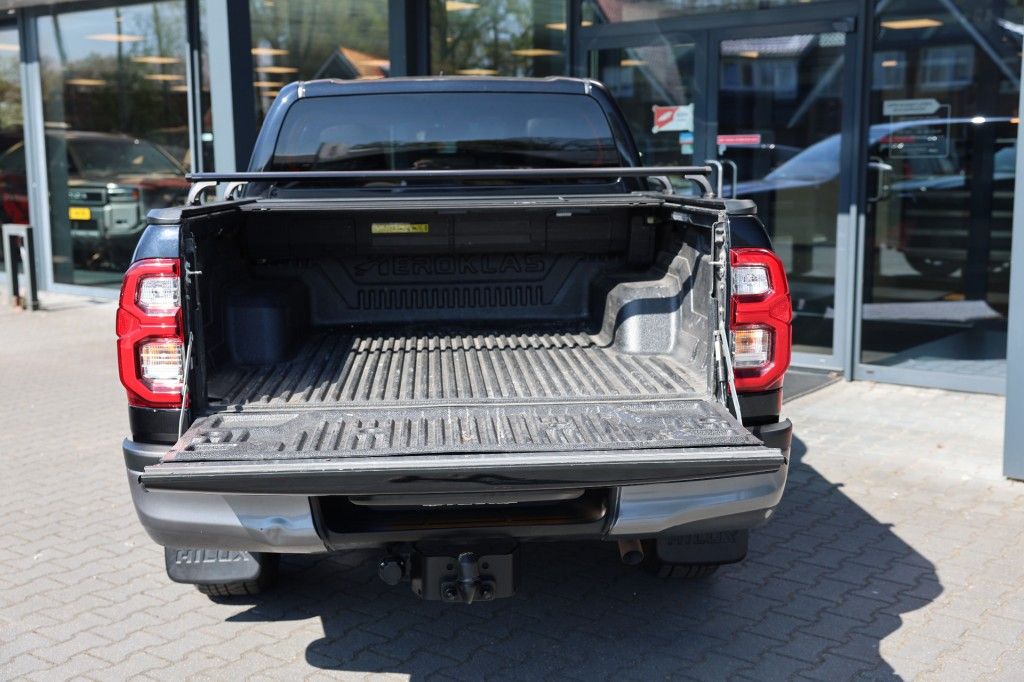 Toyota Hilux 2.8 D-4D DUBBEL CABINE INVINCIBLE A/T 4WD 2 ZITS VAN