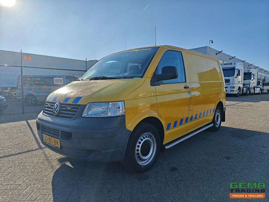 Volkswagen TRANSPORTER BESTEL TDI 77KW 1.0 L1H1 - Manual Transmission - Radio - 3 Seats - Air Conditioning - First Owner - NAP - 09-2026 MOT