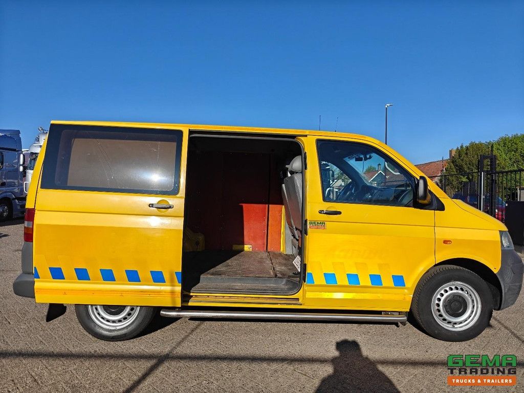 Volkswagen TRANSPORTER BESTEL TDI 77KW 1.0 L1H1 - Manual Transmission - Radio - 3 Seats - Air Conditioning - First Owner - NAP - 09-2026 MOT