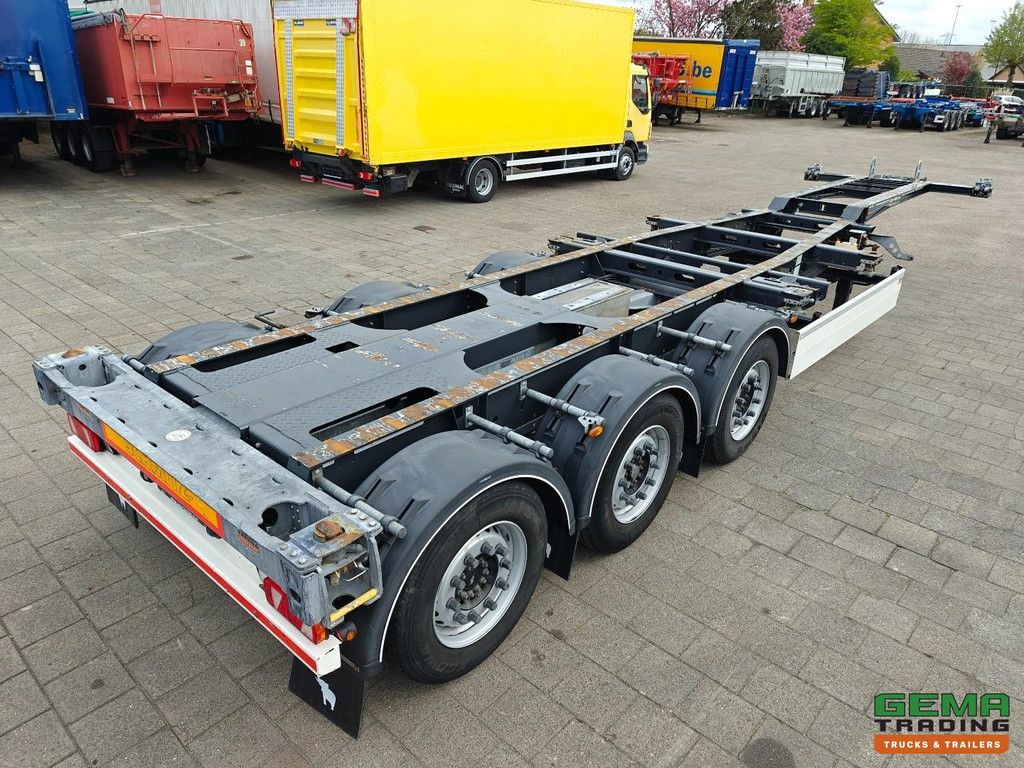 Schmitz Cargobull SCB S3D 2 x 20 Fuß, 1 x 30 Fuß, 1 x 40 Fuß – Heckantrieb – 3-achsige Schmitz-Scheibenbremsen – BE-Zulassung