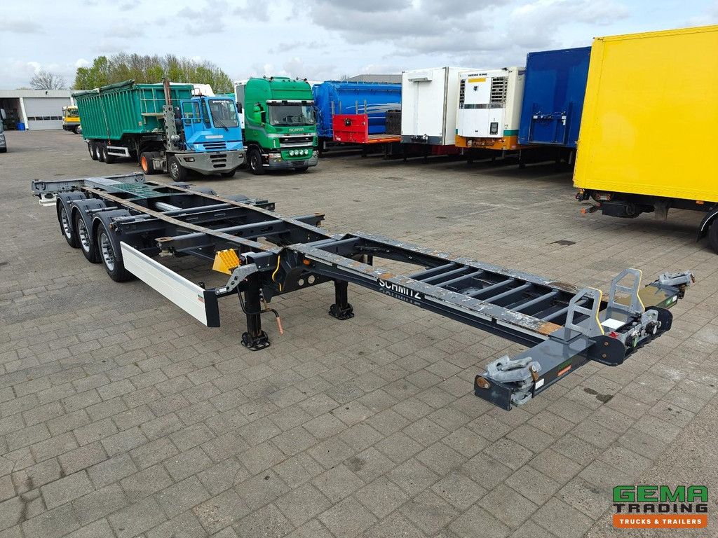 Schmitz Cargobull SCB S3D 2 x 20 Fuß, 1 x 30 Fuß, 1 x 40 Fuß – Heckantrieb – 3-achsige Schmitz-Scheibenbremsen – BE-Zulassung