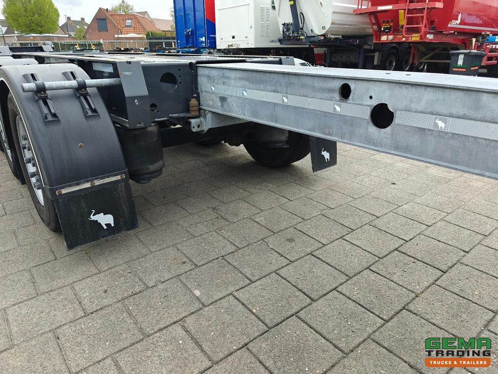 Schmitz Cargobull SCB S3D 2 x 20 Fuß, 1 x 30 Fuß, 1 x 40 Fuß – Heckantrieb – 3-achsige Schmitz-Scheibenbremsen – BE-Zulassung