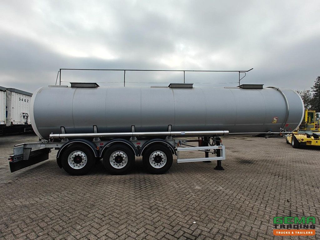 Magyar SR A1 SD4A0N 28.000 l – Isolierter Chemie-/Landwirtschaftstank – Edelstahl – 1 Kammer – Alcoa – 5.500 kg – 3-Achs-SAF-Scheibenkupplung