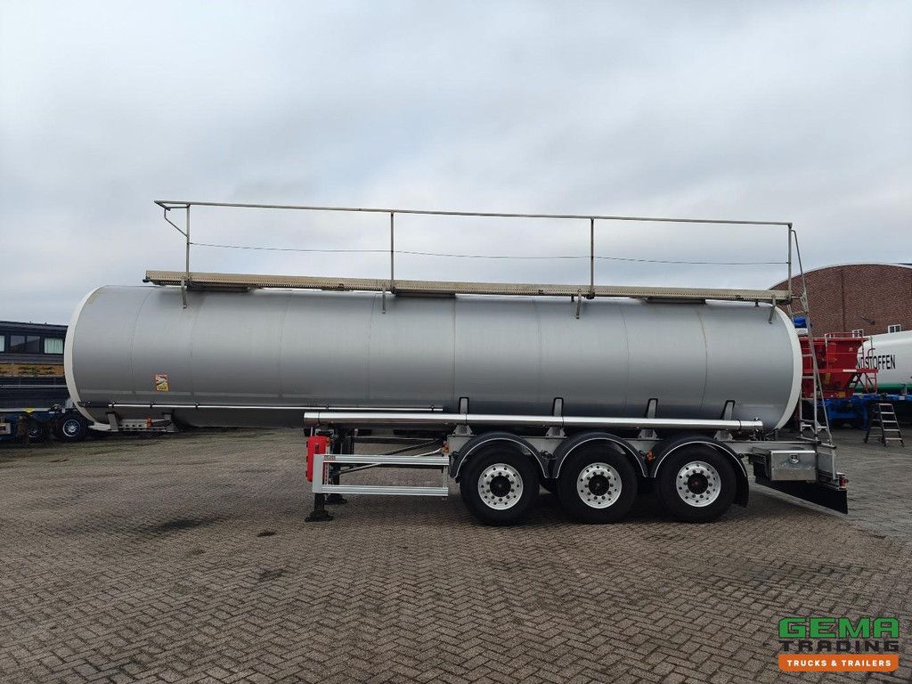 Magyar SR A1 SD4A0N 28.000 l – Isolierter Chemie-/Landwirtschaftstank – Edelstahl – 1 Kammer – Alcoa – 5.500 kg – 3-Achs-SAF-Scheibenkupplung