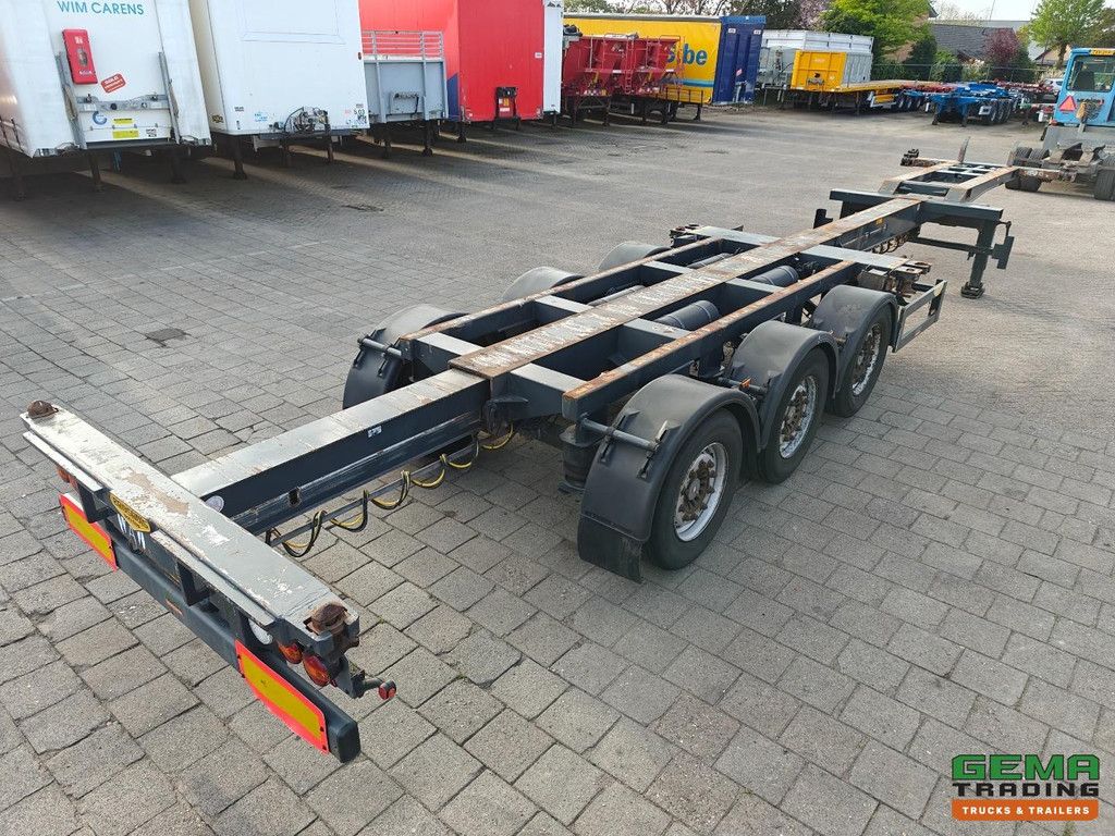 Broshuis 3 UCC-39/45 EU Multi - All Connections - Disc Brakes - 2x Lift Axle - 3 Axles SAF - 2 Pieces in Stock