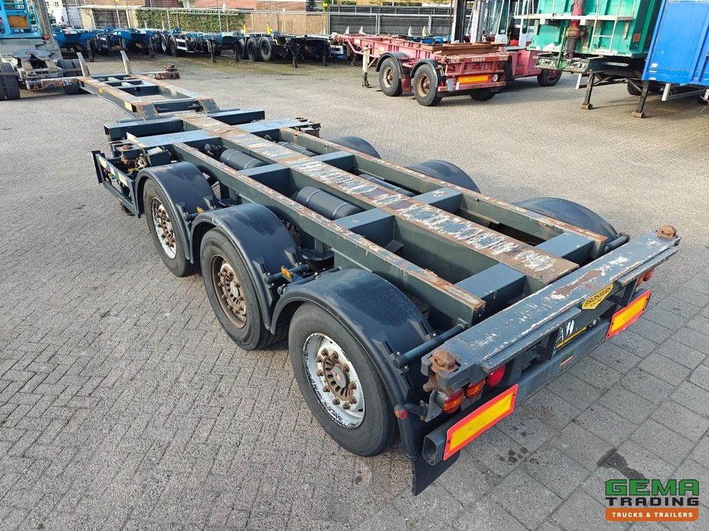 Broshuis 3 UCC-39/45 EU Multi - All Connections - Disc Brakes - 2x Lift Axle - 3 Axles SAF - 2 Pieces in Stock