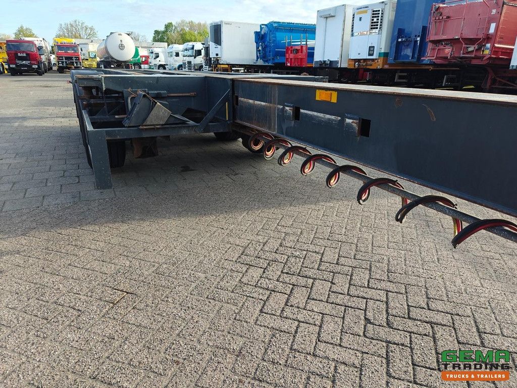 Broshuis 3 UCC-39/45 EU Multi - All Connections - Disc Brakes - 2x Lift Axle - 3 Axles SAF - 2 Pieces in Stock