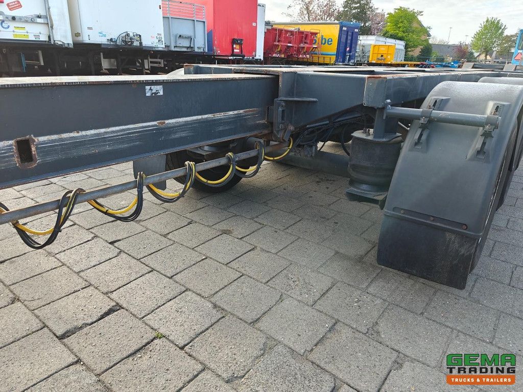 Broshuis 3 UCC-39/45 EU Multi - All Connections - Disc Brakes - 2x Lift Axle - 3 Axles SAF - 2 Pieces in Stock