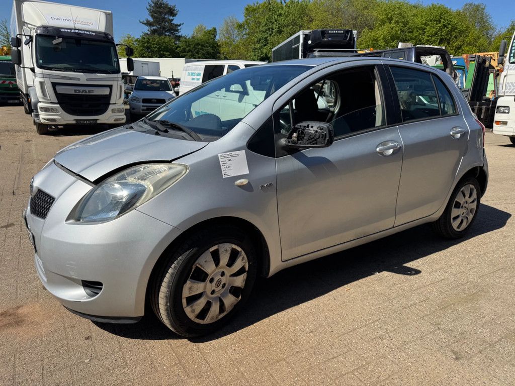 Toyota Yaris **5DOORS-AIRCO**