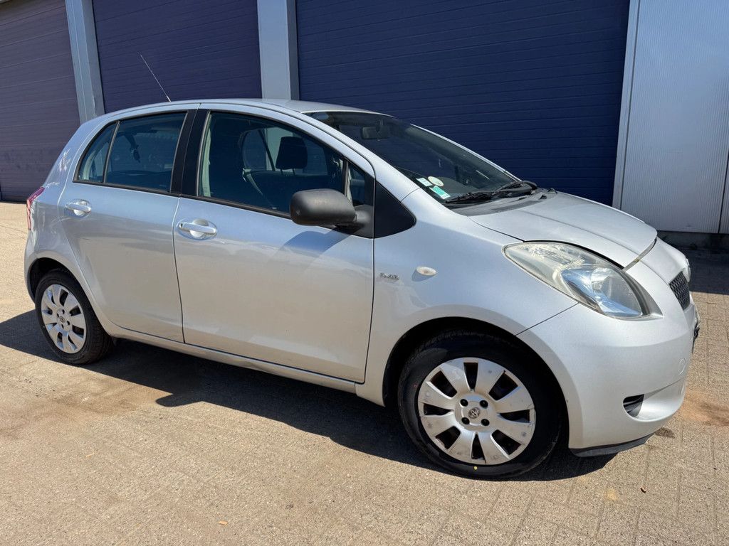 Toyota Yaris **5DOORS-AIRCO**