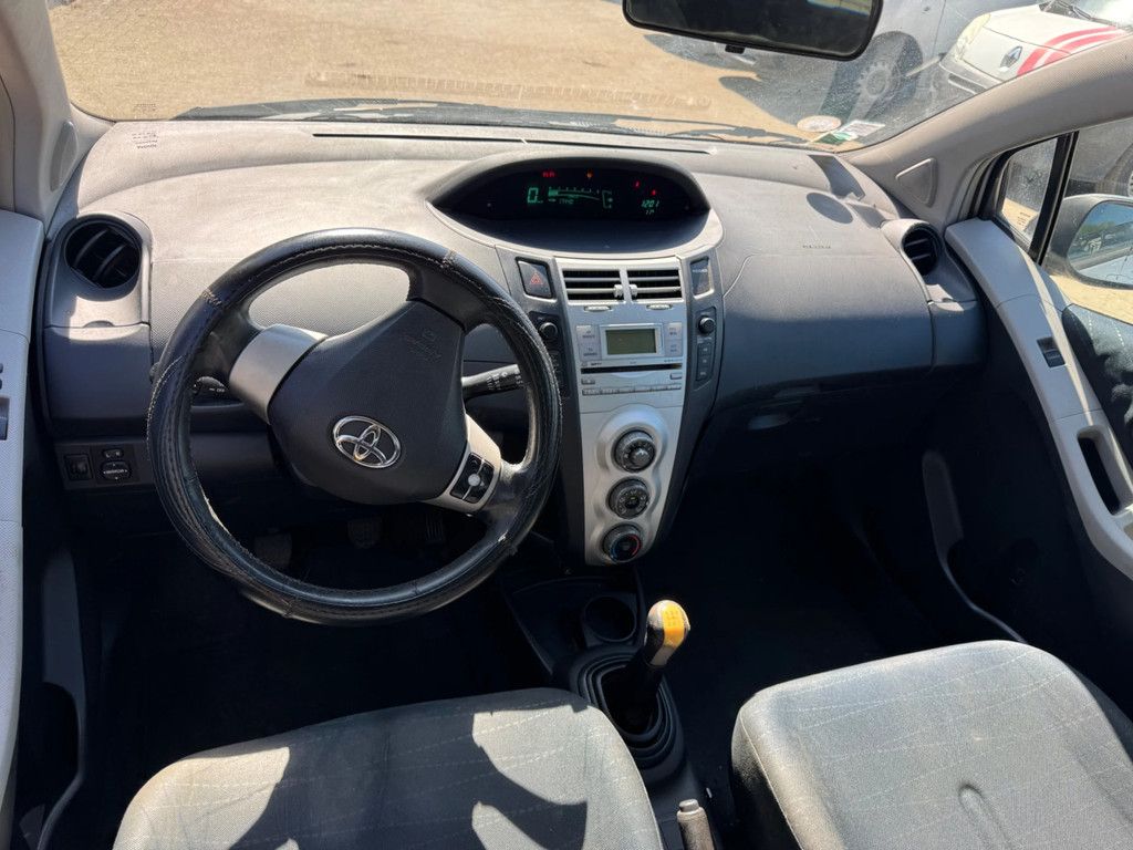 Toyota Yaris **5DOORS-AIRCO**