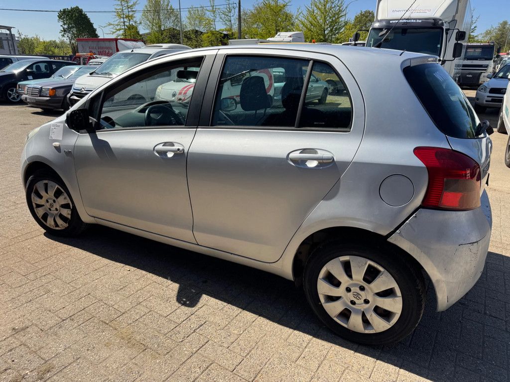 Toyota Yaris **5DOORS-AIRCO**