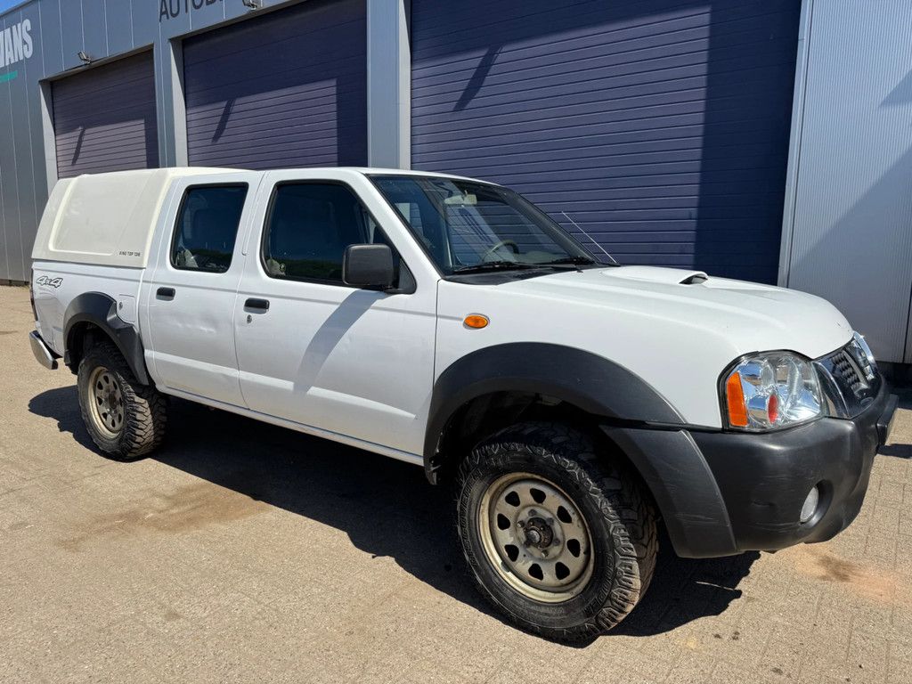 Nissan Navara **4X4-2500DIESEL**