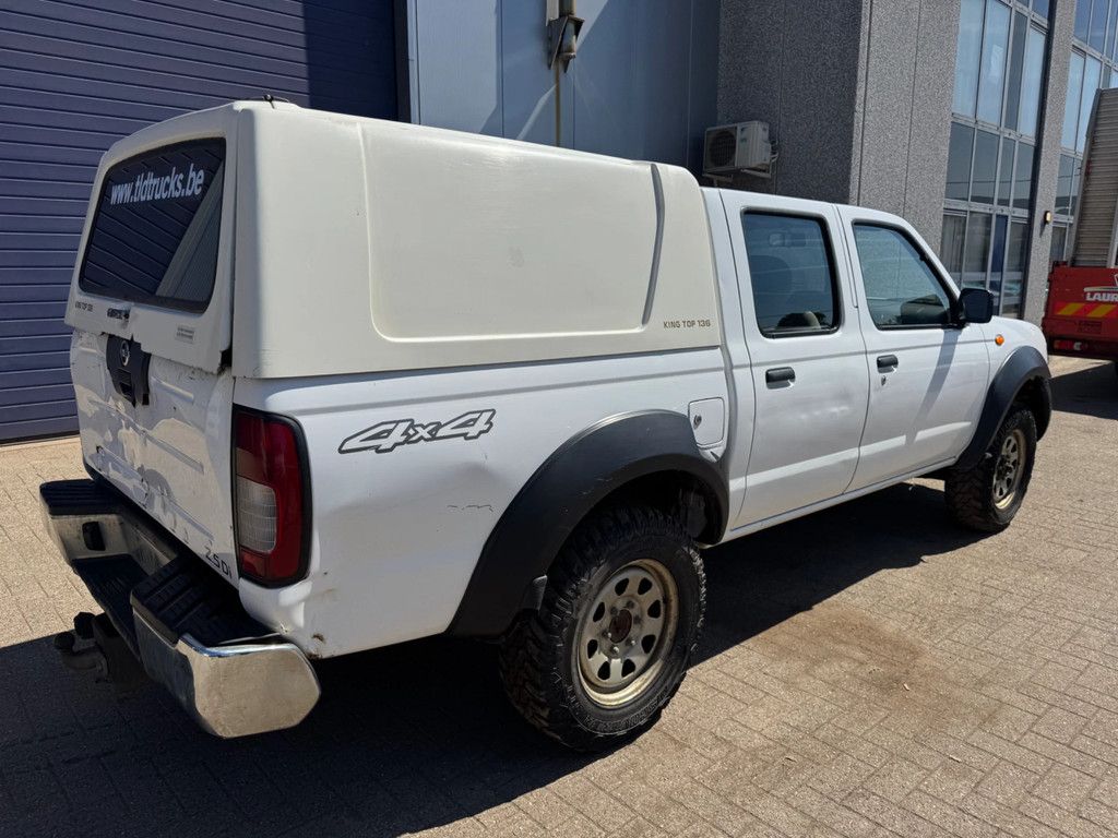 Nissan Navara **4X4-2500DIESEL**