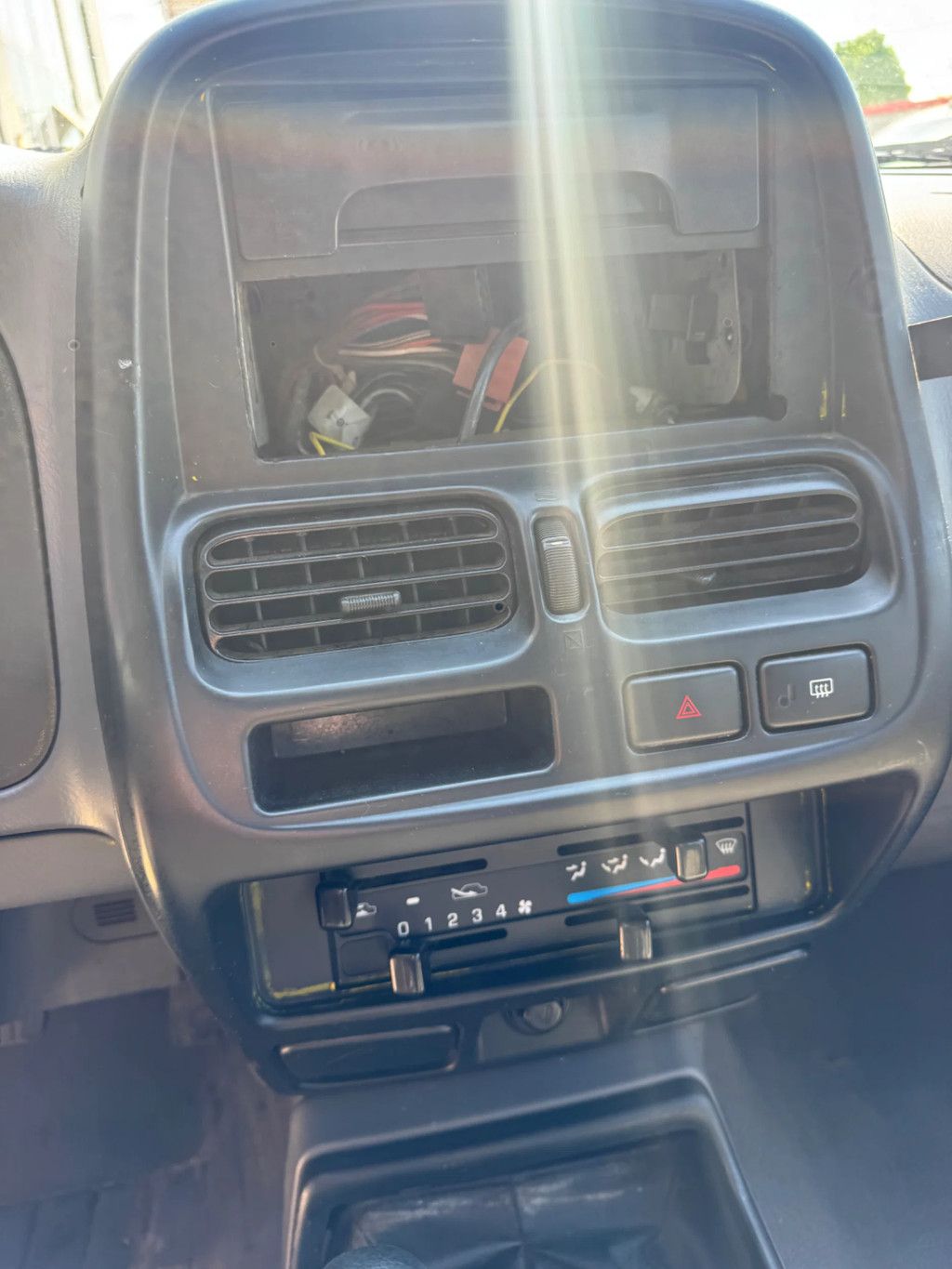 Nissan Navara **4X4-2500DIESEL**