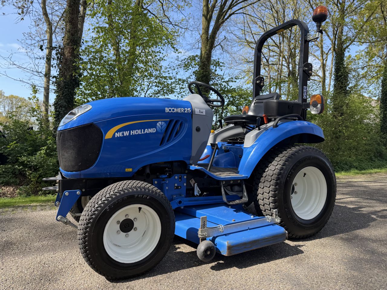 New Holland Boomer 25