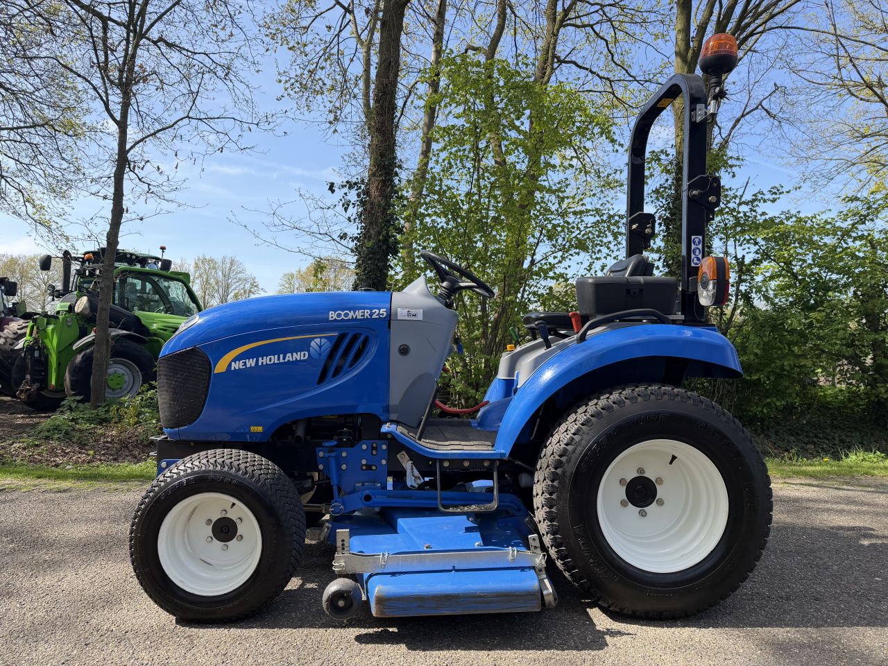 New Holland Boomer 25