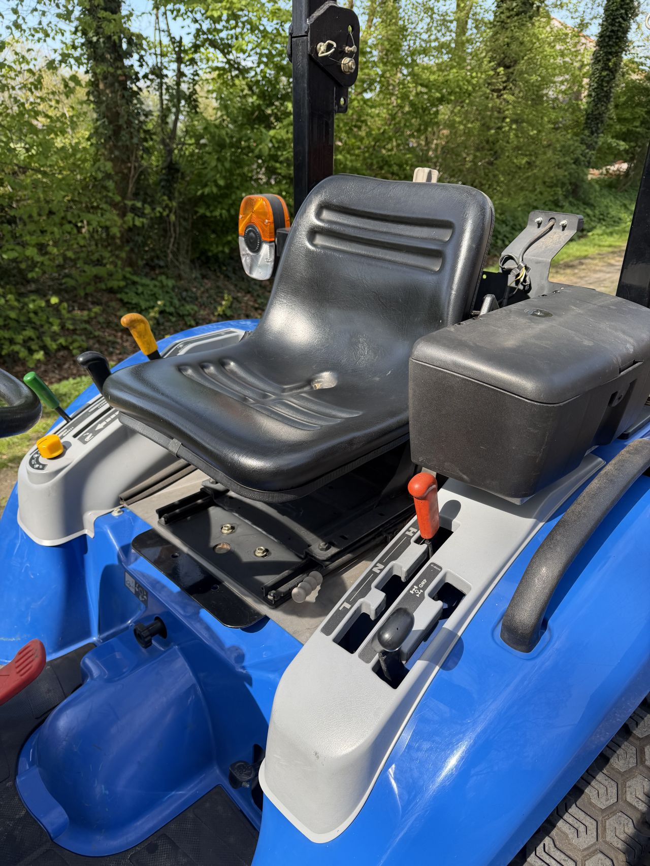 New Holland Boomer 25