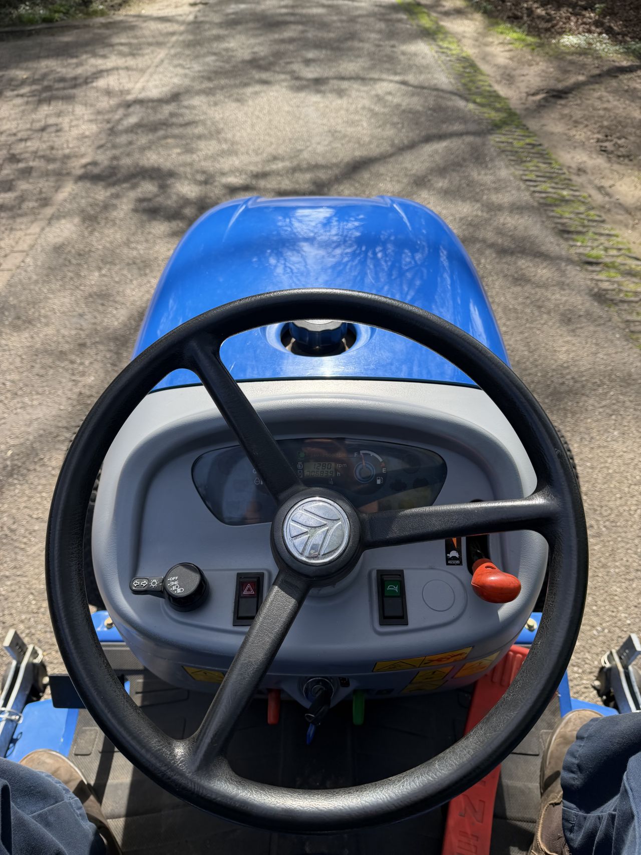 New Holland Boomer 25