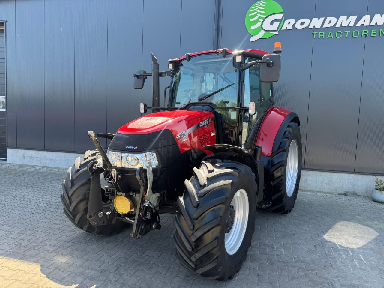 Case Farmall 115U PRO