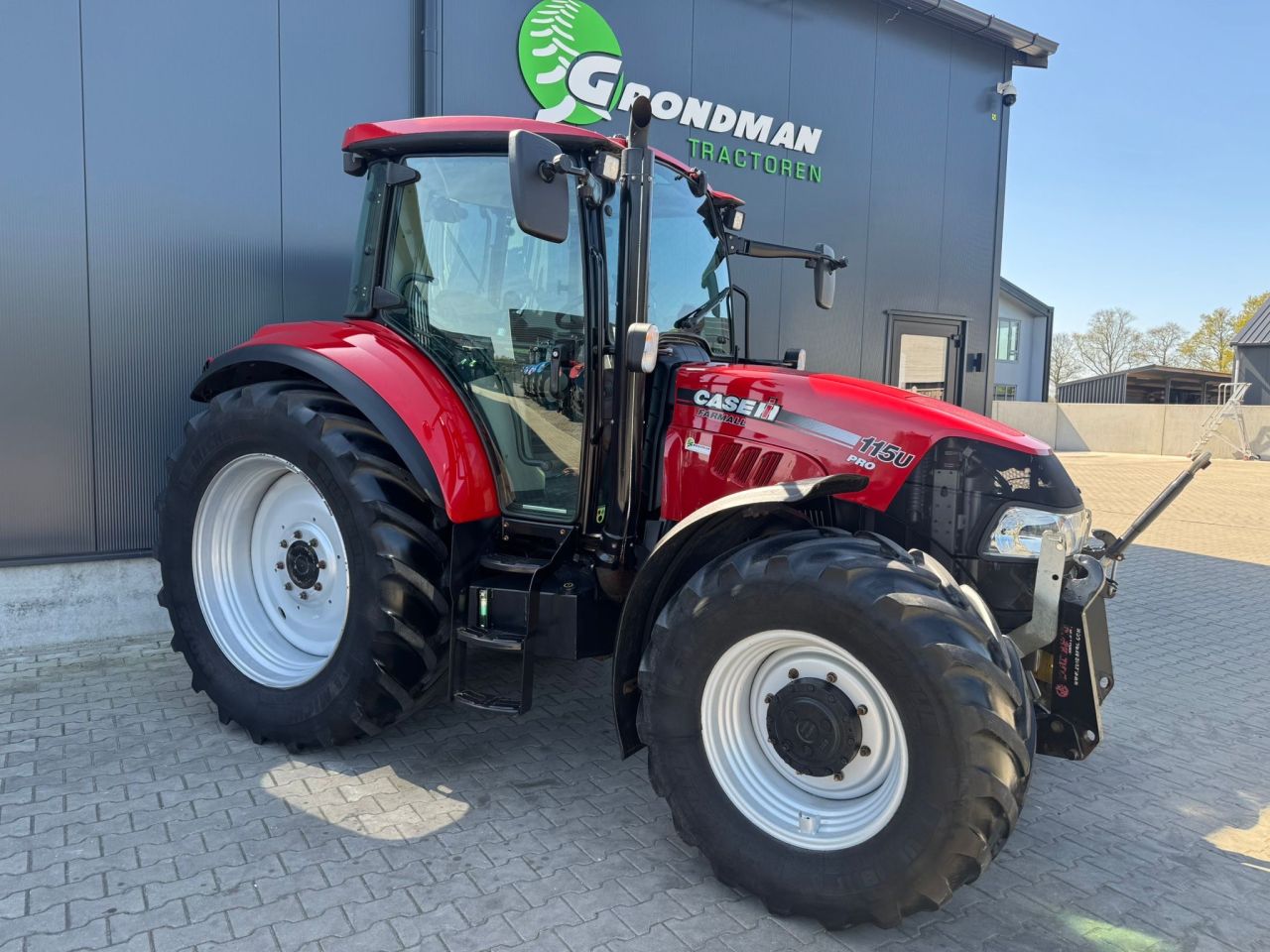 Case Farmall 115U PRO