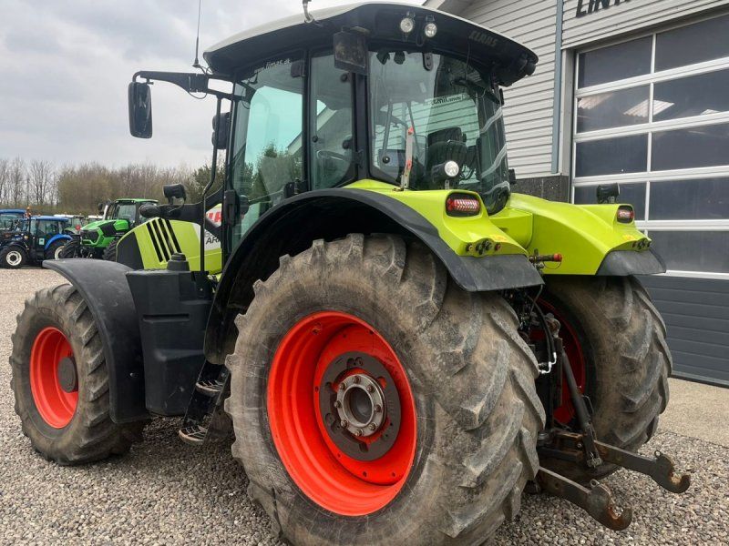 Claas ARION 650 Cebis med frontlift