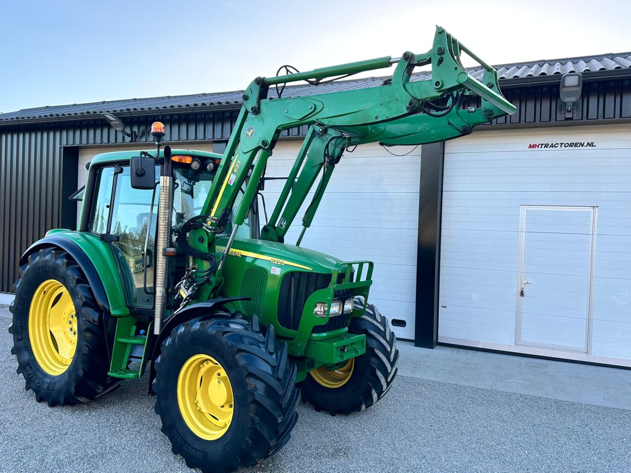 John Deere 6220
